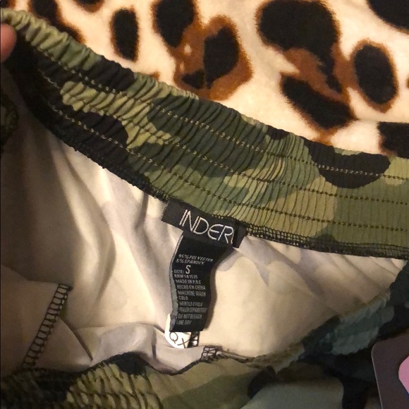 Maternity Camo stretchy shorts - Picture 4 of 4